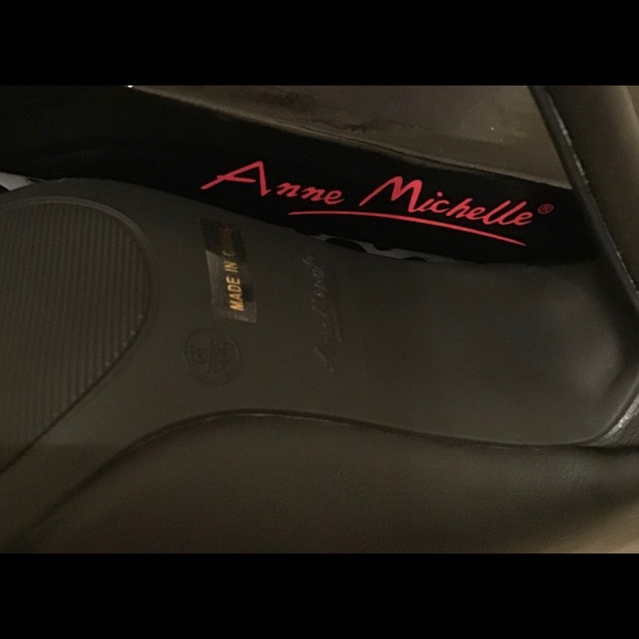 Sleek Cutout Black Ankle Boots NWT - Picture 6 of 6